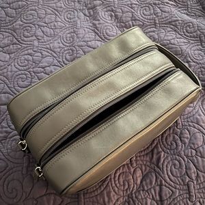 Leatherology Double Zip Men’s Toiletry Bag - Navy